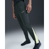 Nike Academy Winter Warrior Therma-FIT Fussballhose, seaweed/limelight